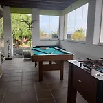 فيلة Marina Deluxe & Pool *
