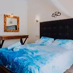 فيلة Marina Deluxe & Pool *