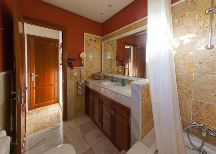 Marina Deluxe&spa Pool Playa Blanca (Lanzarote)