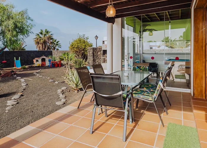 Villa Marina Deluxe & Pool *