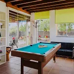 Marina Deluxe & Pool *