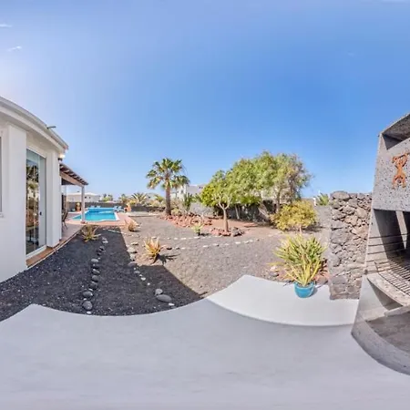 Marina Deluxe & Pool *