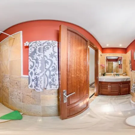 Marina Deluxe & Pool Вилла