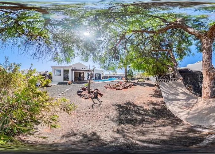 Vila Marina Deluxe & Pool *