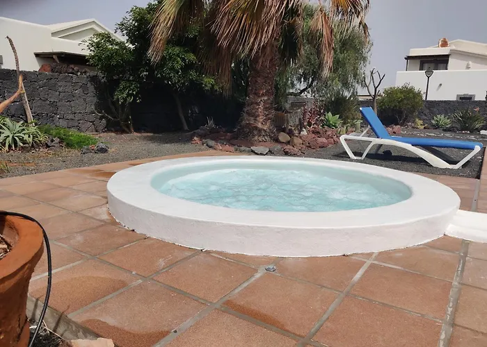 Marina Deluxe & Pool * Playa Blanca (Lanzarote)