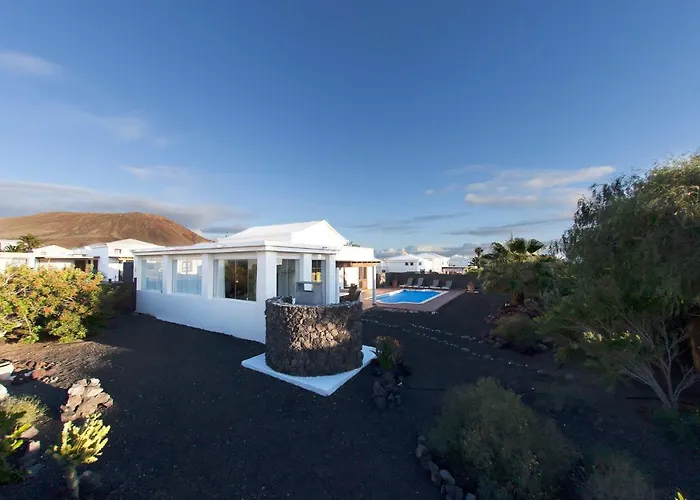 Marina Deluxe & Pool