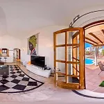 Marina Deluxe & Pool Playa Blanca