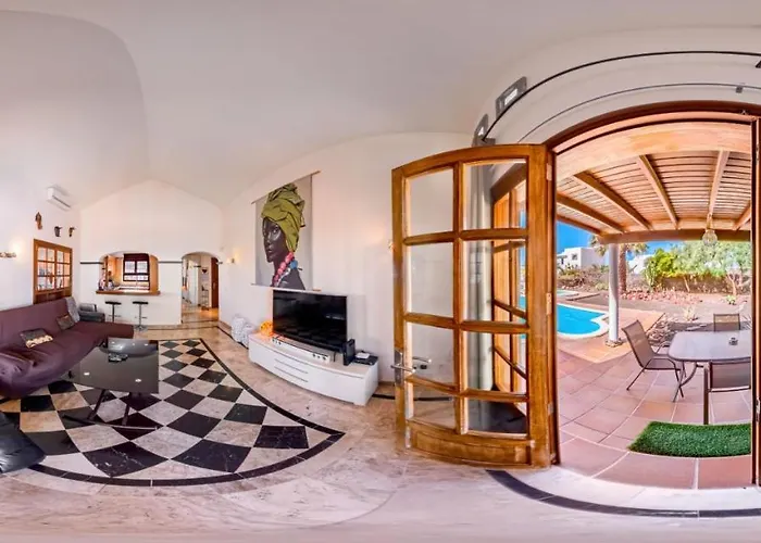 Marina Deluxe & Pool 普拉亚布兰卡